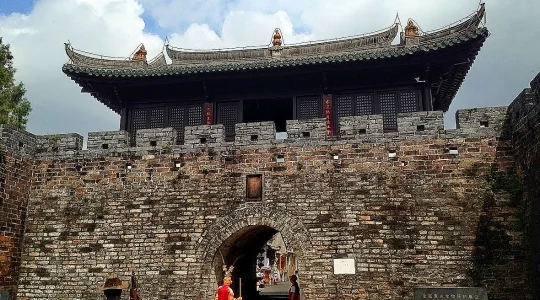 深センの歴史を感じる大鵬所城とアートの街・観瀾版画村を訪れる1日ツアー＜終日/専用車/昼食付き/日本語ガイド＞